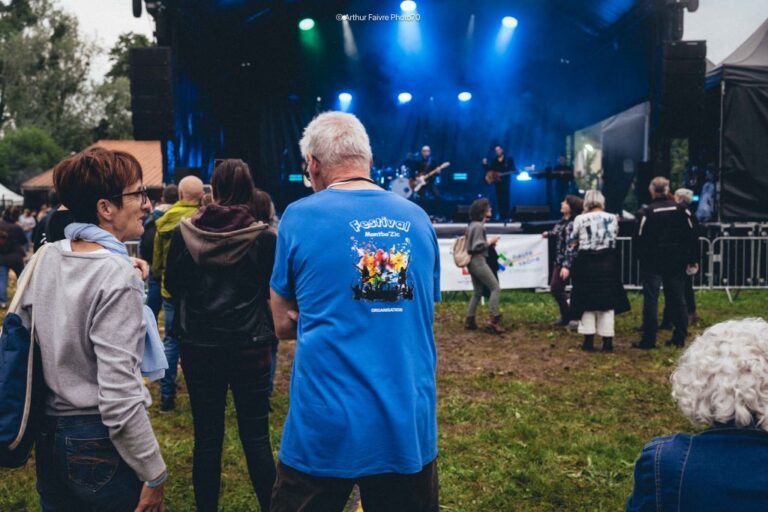 Pix 19 . Bénévoles